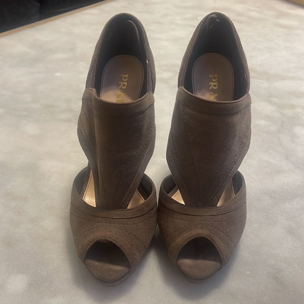 Prada Taupe/grayish brown 5 inch suede sexy cut out shoes - Picture 2 of 4